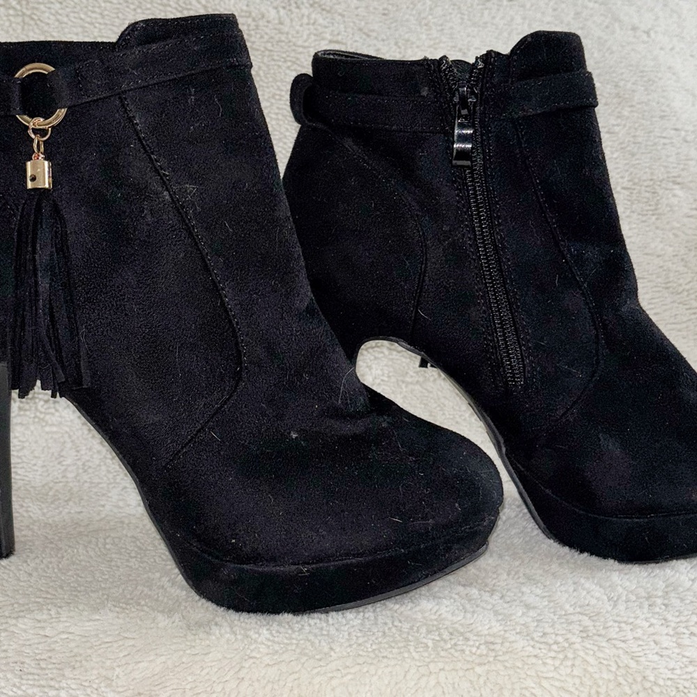 Elegant Black Ankle Boots